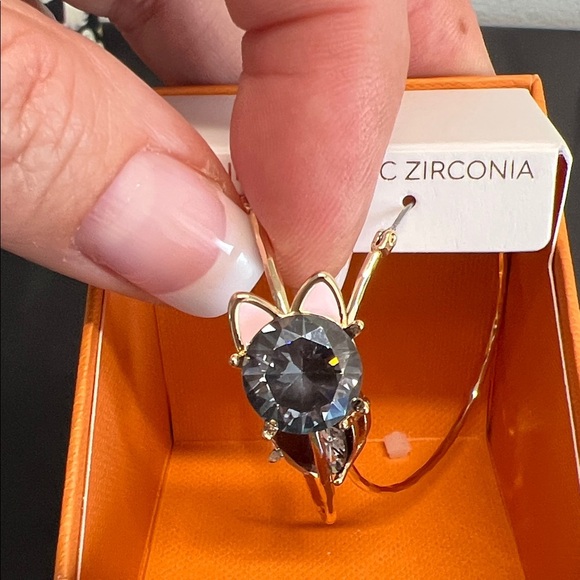 Cat Earrings w/ Cubic Zirconia 🐈⬛ - Picture 5 of 6